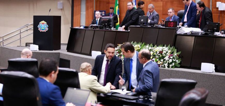 Deputados derrubam vetos do governo (Crédito: Angelo Varela/ALMT)