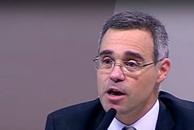 Senadores sabatinam André Mendonça